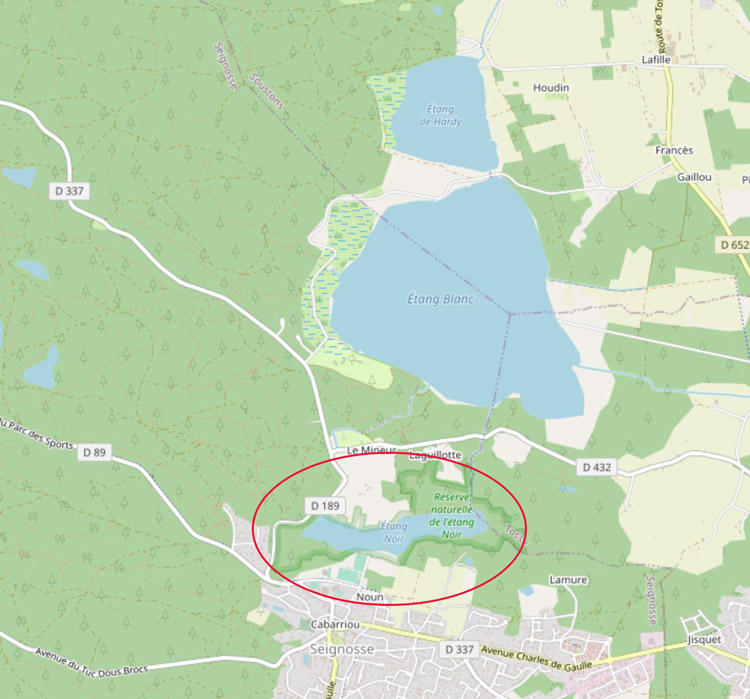 Etang noir sur une carte