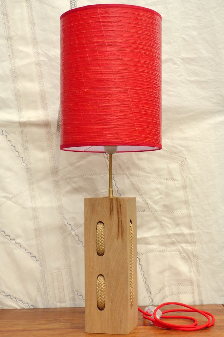 lampe rouge créée par Oèst