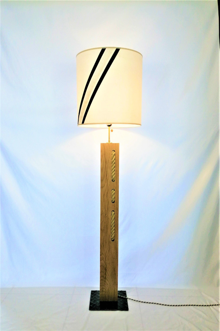 lampe sur pied créée par Oèst