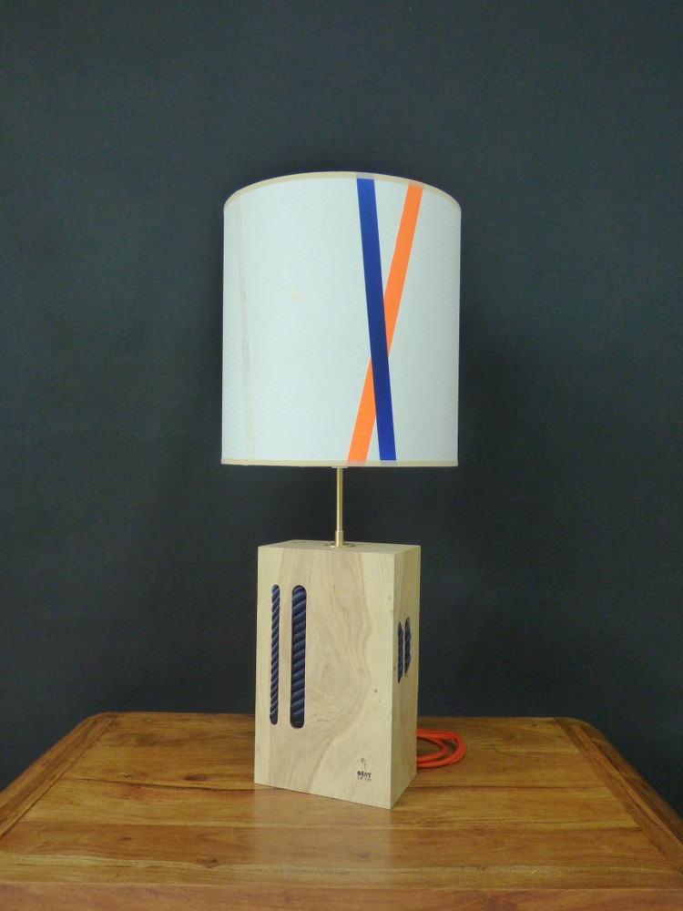 lampe en bois et voile de bateau créée par Oèst