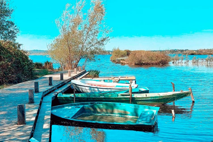 Barques ponton lac de léon