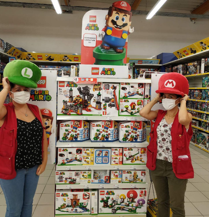 Le personnel déguisé en Super Mario chez JouéClub à Mont-de-Marsan