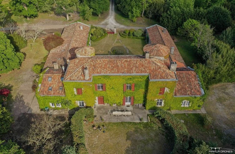 Le château de Montbron à Biscarrosse dans les Landes vu du ciel