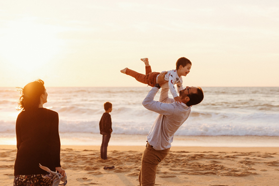 eva-lagardere-photographe-famille-coucher-soleil