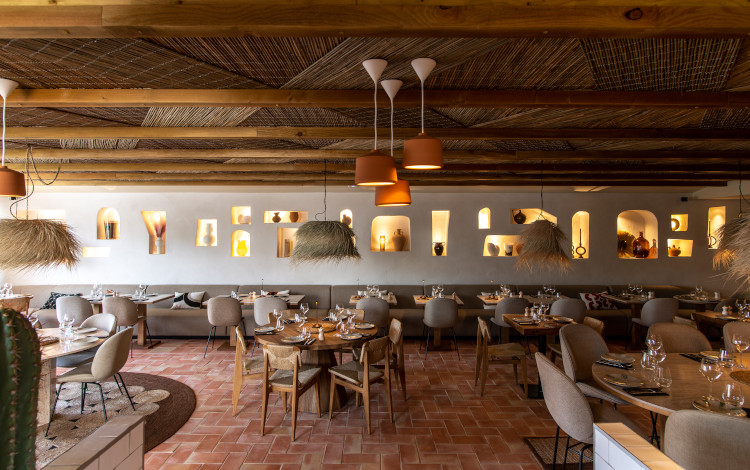 Salle du restaurant du Roc Seven au Cap Ferret