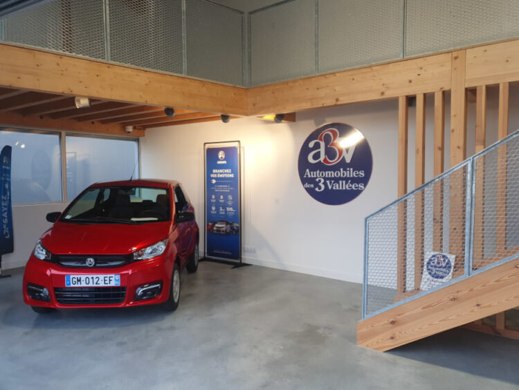 Le garage Automobiles des 3 vallées à Saint-Vincent-de-Tyrosse commercialise des véhicules sans permis de marque AIXAM. 