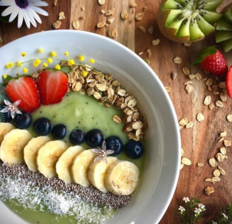 kiwi-smoothie bowl