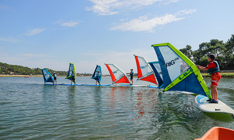 Location et stage de planche à voile dans les Landes, à partir de 14 ans